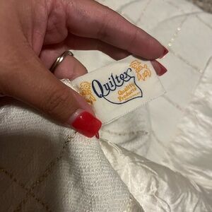 Vintage Quiltex white baby blanket satin trim gold glitter design
